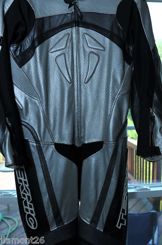 Мотокомбинезон Teknic Violator 1 pc suit Артмото - купить квадроцикл в украине и харькове, мотоцикл, снегоход, скутер, мопед, электромобиль Мотокомбинезон Teknic Violator 1 pc suit Артмото - купить квадроцикл в украине и харькове, мотоцикл, снегоход, скутер, мопед, электромобиль