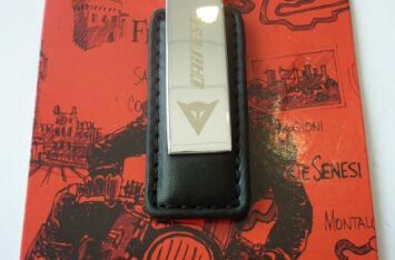 Брелок "DAINESE" кожа+металл