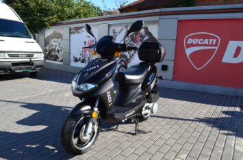Скутер Omaks 125