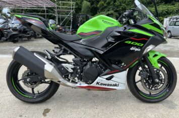 Мотоцикл Kawasaki Ninja 400-2 2022